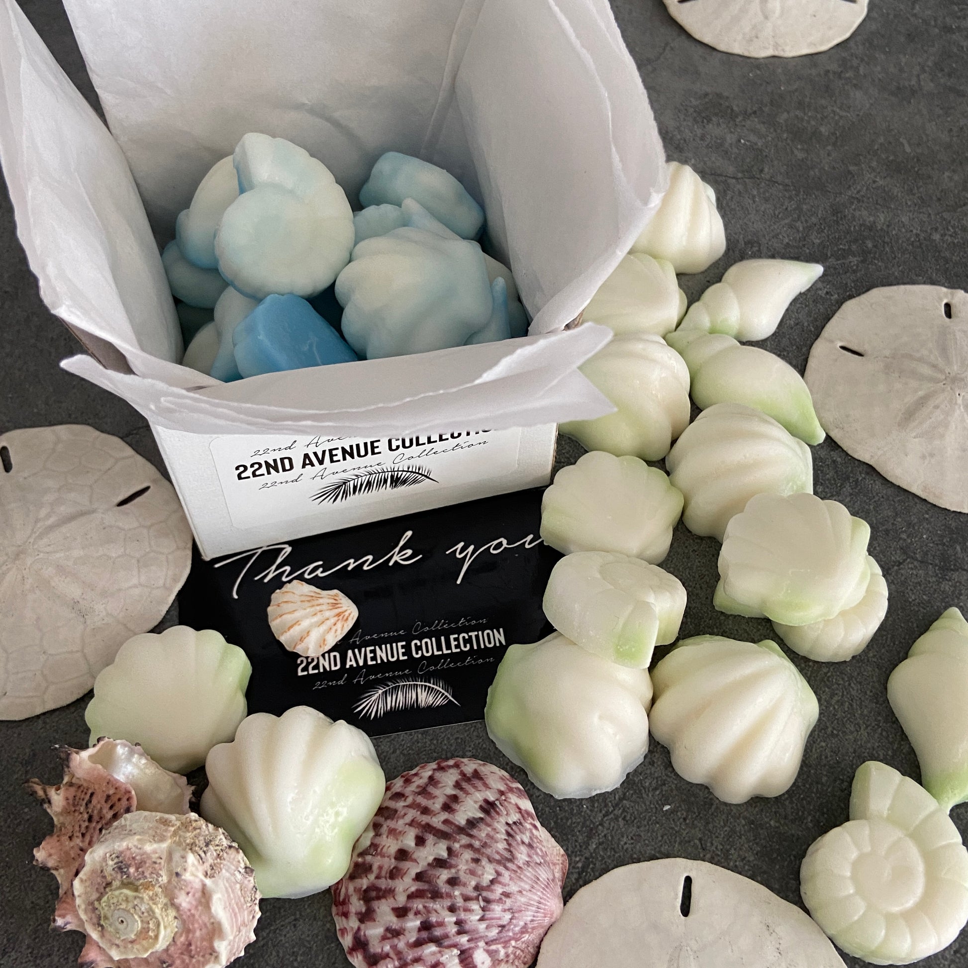 Our melts have a great cold and hot throw. You can melt them, or if you prefer, place them in strategic areas, such as closets, drawers, and nightstands; Just make sure you keep them  packaged or inside a container to avoid staining any materials.  The wax melts contain enough mica to emit a shiny glow as it melts. It comes in blue or green colors.  Each box contains:  4 oz / 115 g (20 - 30 hr when melted properly) Care and Safety guidelines card Please melt responsibly and follow the guidelines provided.